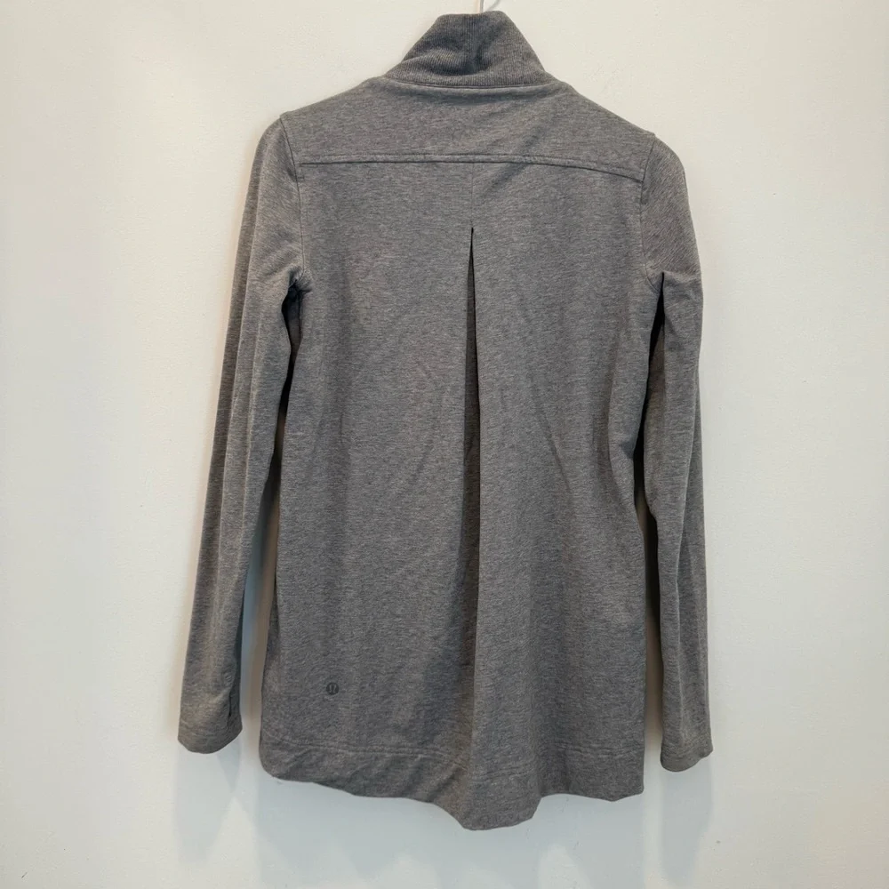 LULULEMON gray Belle 2-Snap wrap sweatshirt Jacket size 2